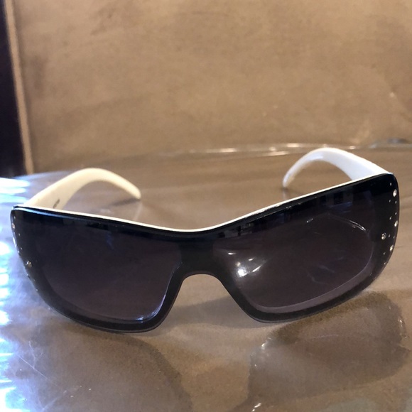 Black & white Sunglasses - Picture 7 of 7